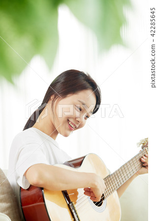 A Single Life Singer's Daily Hobbies 42285645