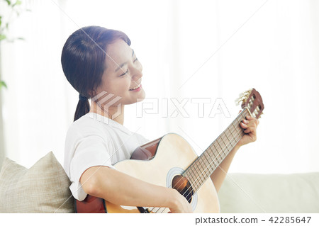 A Single Life Singer's Daily Hobbies 42285647