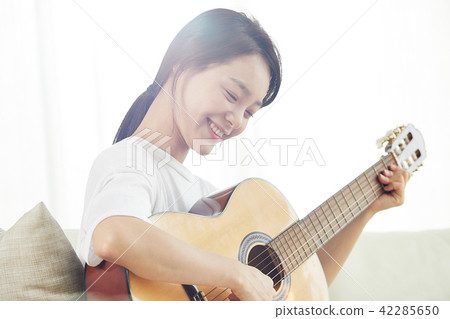 A Single Life Singer's Daily Hobbies 42285650