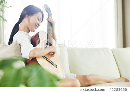 A Single Life Singer's Daily Hobbies 42285666
