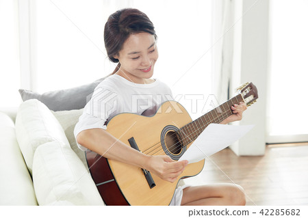 A Single Life Singer's Daily Hobbies 42285682