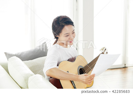 A Single Life Singer's Daily Hobbies 42285683