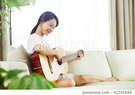 A Single Life Singer's Daily Hobbies 42285688