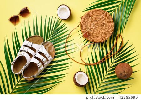 Round rattan bag, coconut, birkenstocks, palm Round rattan bag, coconut, birkenstocks, palm 42285699