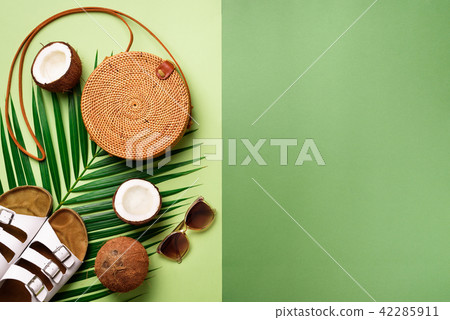 Round rattan bag, coconut, birkenstocks, palm Round rattan bag, coconut, birkenstocks, palm 42285911