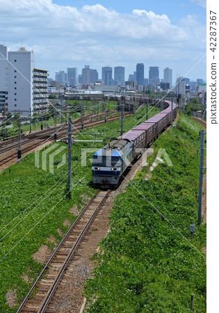 EF210-309北部貨運線上的集裝箱貨運列車 42287367