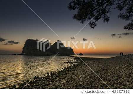在Dongoga島上的日落 在Dongoga島上的日落 42287512