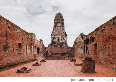 Ruined brick Pagoda of Wat Ratchaburana, Ayutthaya Ruined brick Pagoda of Wat Ratchaburana, Ayutthaya 42289084