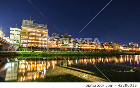 京都夏天花哨的詩Kamogawa涼爽的地板 京都夏天花哨的詩Kamogawa涼爽的地板 42290019