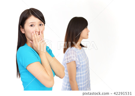 一個驚訝的表情的女人 一個驚訝的表情的女人 42291531