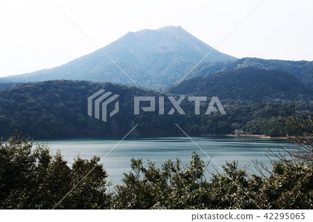 Takachiho Peak from Kirishimayama Oike 42295065