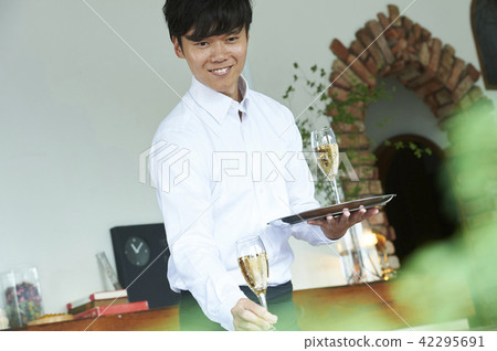 Waiter 42295691