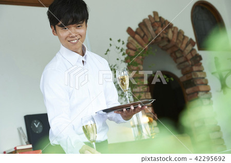Waiter 42295692