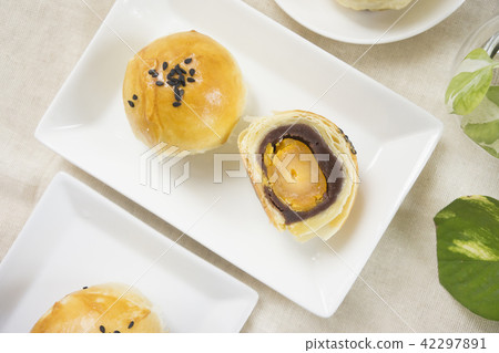 Mid-Autumn Festival moon cake Mid-Autumn Festival moon cake 42297891
