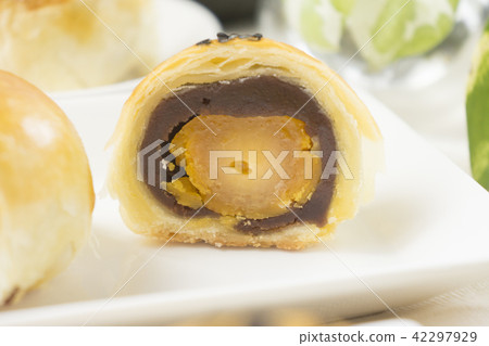 Mid-Autumn Festival moon cake Mid-Autumn Festival moon cake 42297929