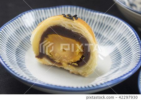 Mid-Autumn Festival moon cake Mid-Autumn Festival moon cake 42297930