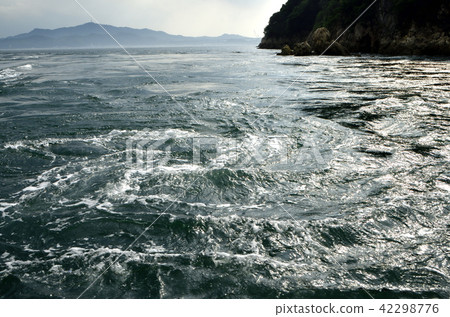 Sharp flow of the Kurushima Strait 42298776