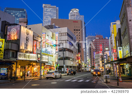 名古屋站西入口中村區椿神社HDR從名古屋站的摩天大樓前的路口 名古屋站西入口中村區椿神社HDR從名古屋站的摩天大樓前的路口 42298970