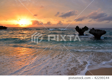 Sunset of Koryu Island is a beach Sunset of Koryu Island is a beach 42299144