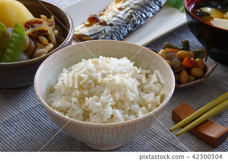 One dish of three wheat flour wheat rice One dish of three wheat flour wheat rice 42300504