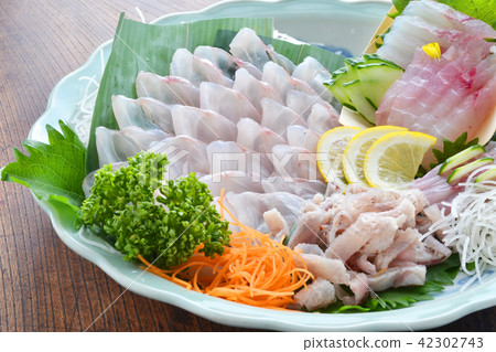 Akou, drinking with pheasants 42302743