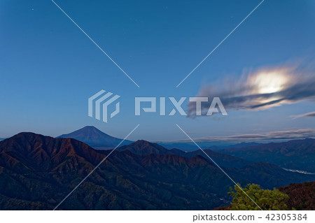 Fuji viewed from Kurayama ridgeline now at dawn · Mt. Mt. Matsumoto and full moon Fuji viewed from Kurayama ridgeline now at dawn · Mt. Mt. Matsumoto and full moon 42305384