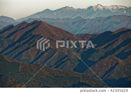 Morning Takikoyama and Mt. Yatsugatake from the Doshisha Mountains · now Kurayama ridgeline Morning Takikoyama and Mt. Yatsugatake from the Doshisha Mountains · now Kurayama ridgeline 42305829