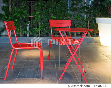 iron table and chairs 42307619
