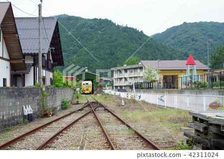 高見鎮的廢線鐵路 42311024