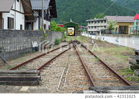 高見鎮的廢線鐵路 42311025