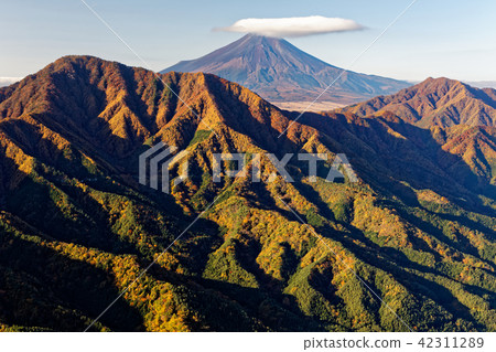 Michinaki mountain of autumnal leaves from Doshisha mountain · now Kurayama · Mount Kagome and Mt. Fuji Michinaki mountain of autumnal leaves from Doshisha mountain · now Kurayama · Mount Kagome and Mt. Fuji 42311289