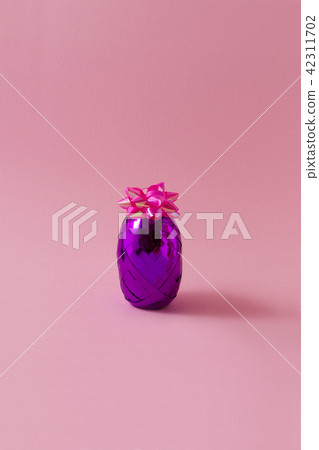 A creative gift ribbon in the form of pineapple. A creative gift ribbon in the form of pineapple. 42311702
