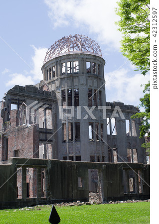 新鮮的綠色原子彈圓頂 42312597