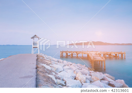 Natural seacoast skyline over ocean coastline 42313601