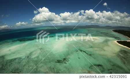 無人機圖片:竹富島的公寓海灘 無人機圖片:竹富島的公寓海灘 42315091