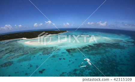 無人機圖片:竹富島的公寓海灘 無人機圖片:竹富島的公寓海灘 42315109