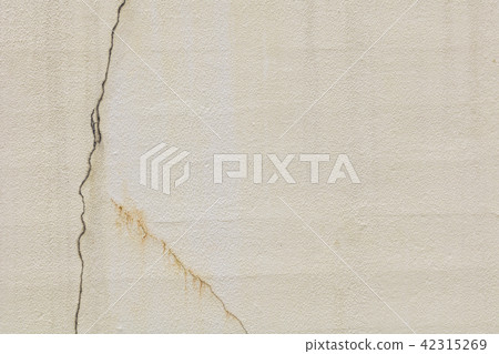 Concrete wall with cracks Concrete wall with cracks 42315269