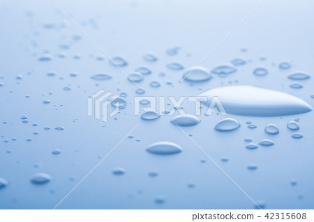 Water drop 42315608