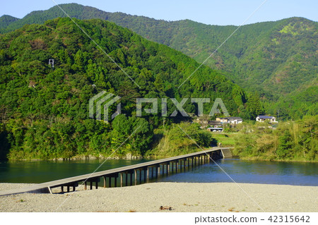 [Kochi Prefecture] Katsuzuka Sediment Bridge 42315642