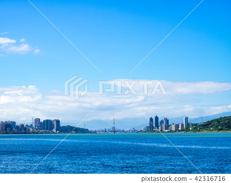 Tamsui river and mountains in Taipei, Taiwan Tamsui river and mountains in Taipei, Taiwan 42316716