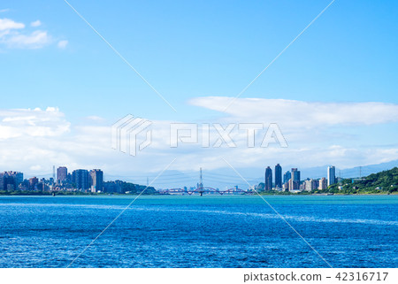 Tamsui river and mountains in Taipei, Taiwan Tamsui river and mountains in Taipei, Taiwan 42316717