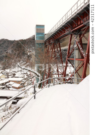 Surplus bridge (surplus iron bridge) "Sky station" and the winter landscape of surplus fishing village "Sanin coast geopark" "Sanin Coast National Park" 42317111