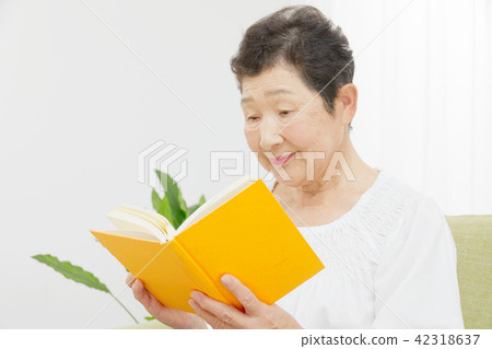 女老人閱讀 42318637