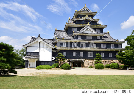 從岡山城主階梯看到的天守閣和鹽庫 從岡山城主階梯看到的天守閣和鹽庫 42318968