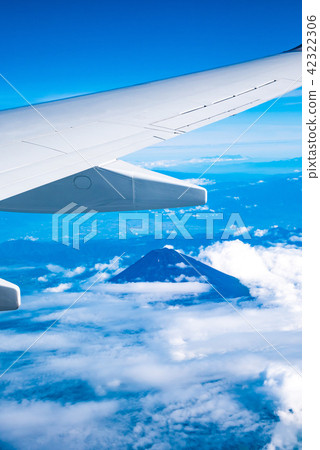 從飛機上可以看到的景象（富士山） 42322306