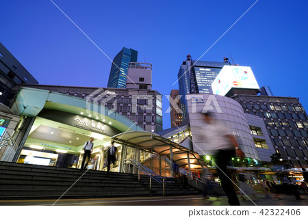 I hope for Shinbashi station and skyscraper group of Tokyo's cityscape Yurikamome in Tokyo I hope for Shinbashi station and skyscraper group of Tokyo's cityscape Yurikamome in Tokyo 42322406