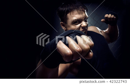 muscular guy street-fighter 42322743