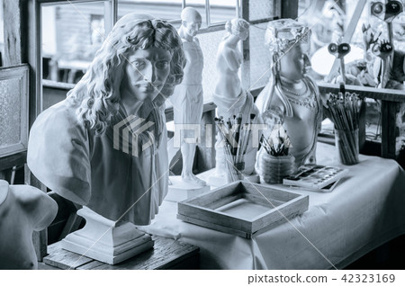 Gypsum head human anatomy plaster model for artist 42323169