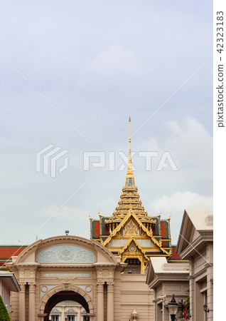 Golden facade and roof Bangkok Grand Palace Golden facade and roof Bangkok Grand Palace 42323183