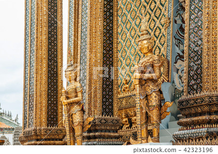 Golden giant guardian statue Bangkok Grand Palace Golden giant guardian statue Bangkok Grand Palace 42323196